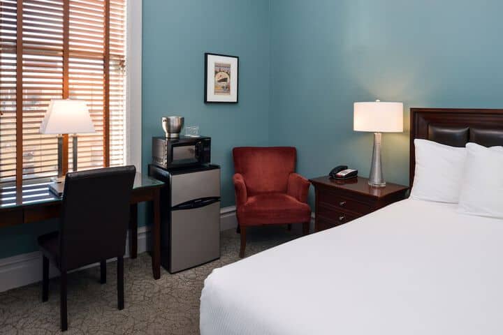 Room 32 of 147