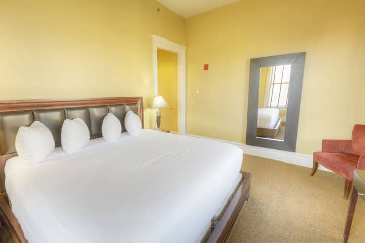Room 3 of 147