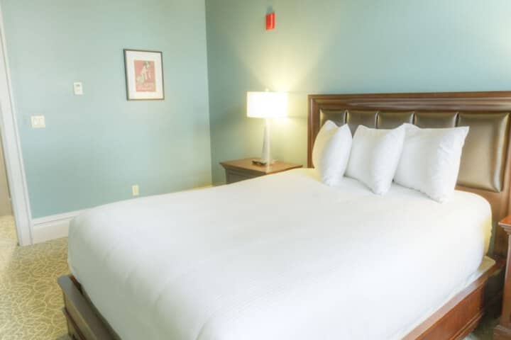Room 5 of 147