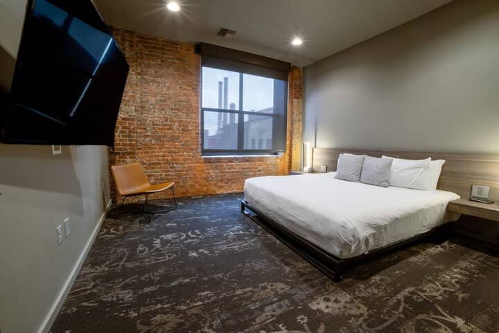 Room 37 of 147
