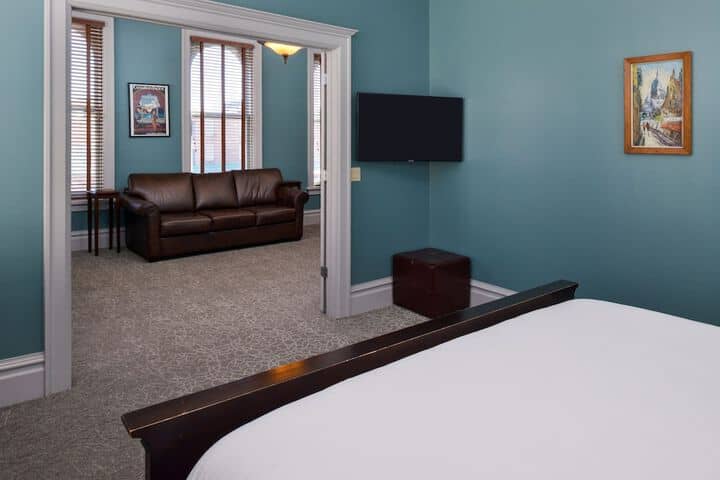 Room 30 of 147